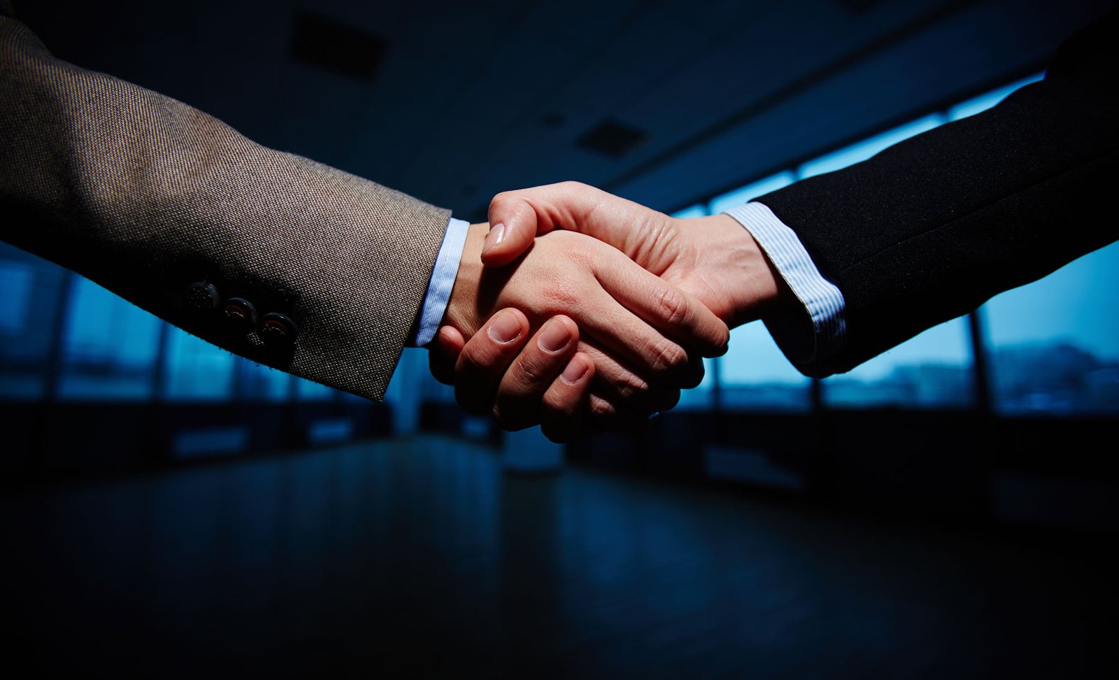 handshake-businessmen